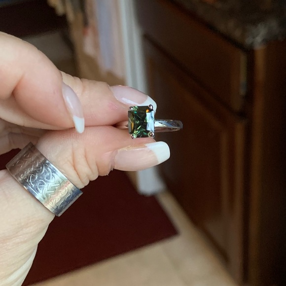 Stunning 2.08 ct radiant cut Moissanite - Picture 4 of 8